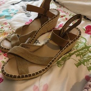5/$20 Tan braid side wedges